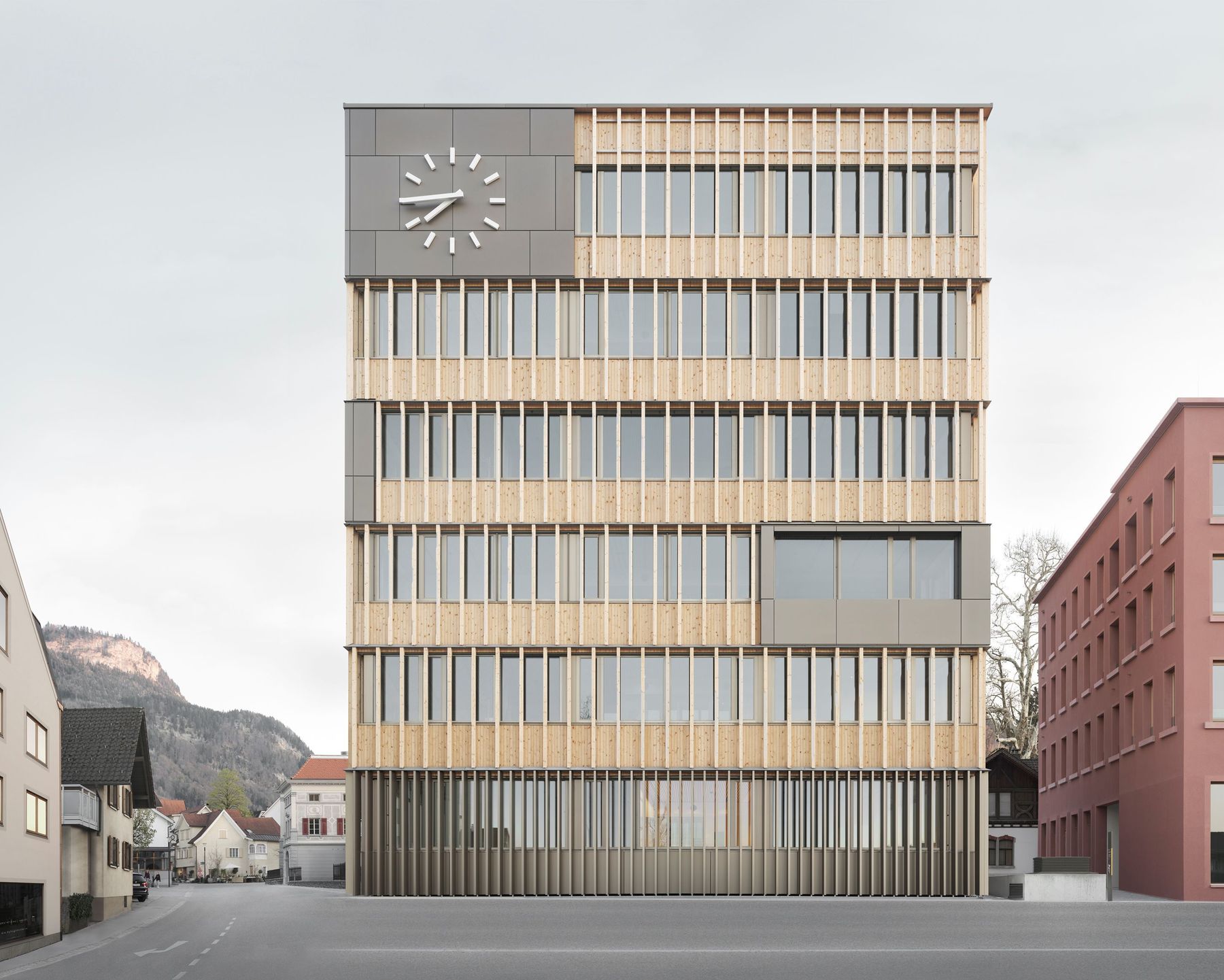 Rathaus Hohenems Aussen hoch 1  c  Adolf Bereuter.jpg