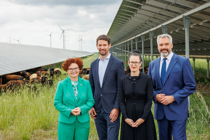 v.l.n.r.  Staatssekretärin Elisabeth Zehetner, Lukas Püspök - CEO PÜSPÖK, Gerda Holzinger-Burgstaller - Vorstandsvorsitzende Erste Bank, Karl Nehammer - EIB Vizepräsident.jpg