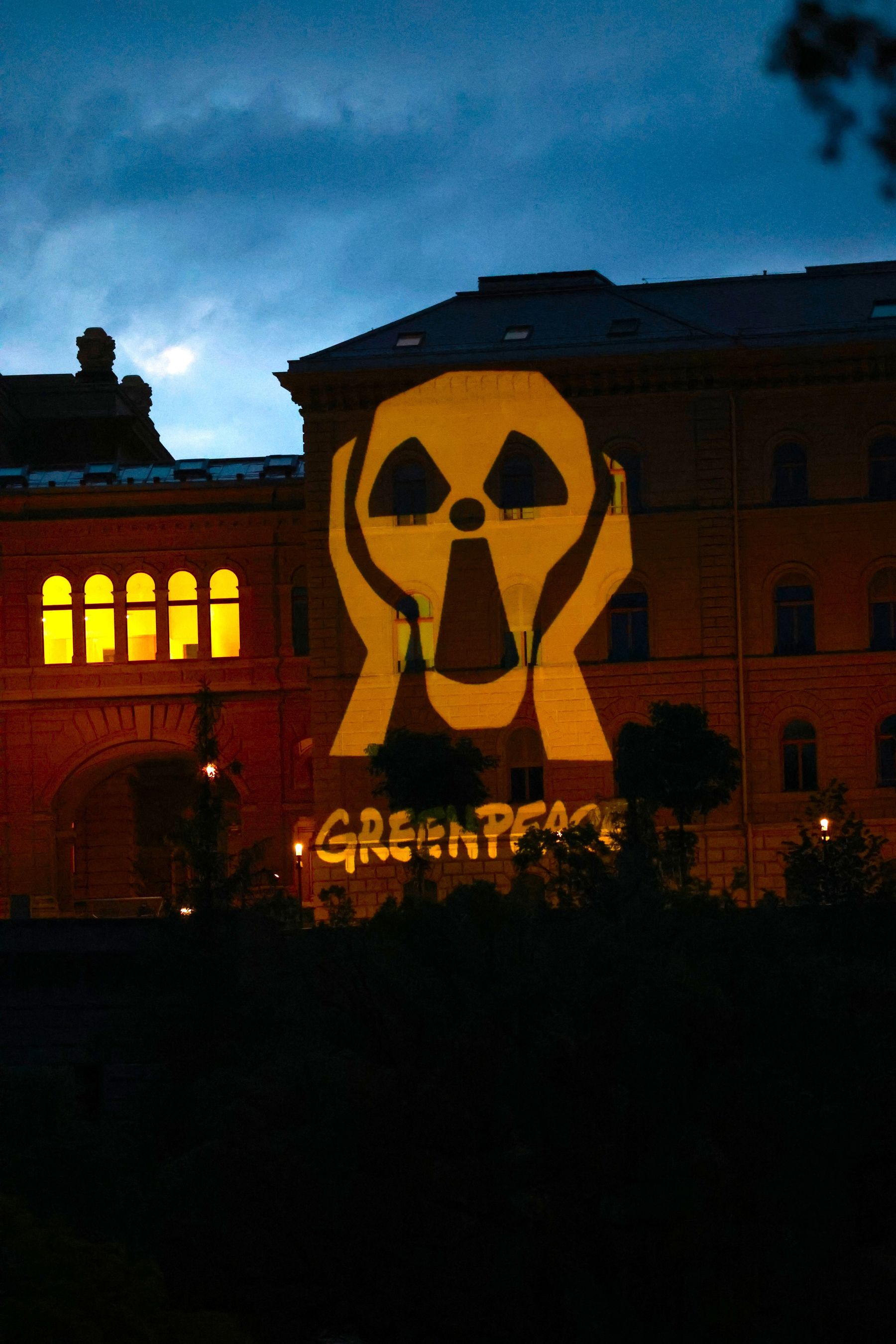 Projektion Bundeshaus 1.jpg