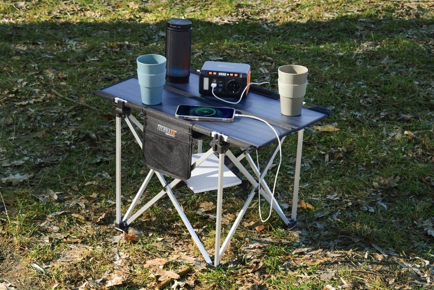 Technaxx-Faltbarer-Solar-Campingtisch-TX-251-20W-aufgebaut-3-scaled.jpg