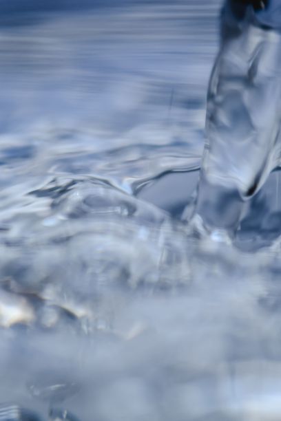 pexels-eva-bronzini-Wasser.jpg