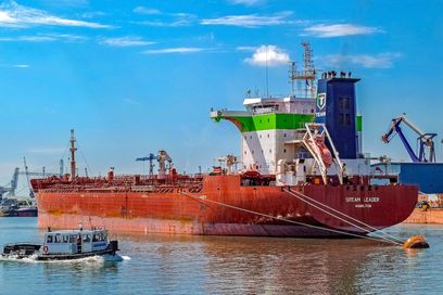 djedj-vessel-LNGSchiff.jpg