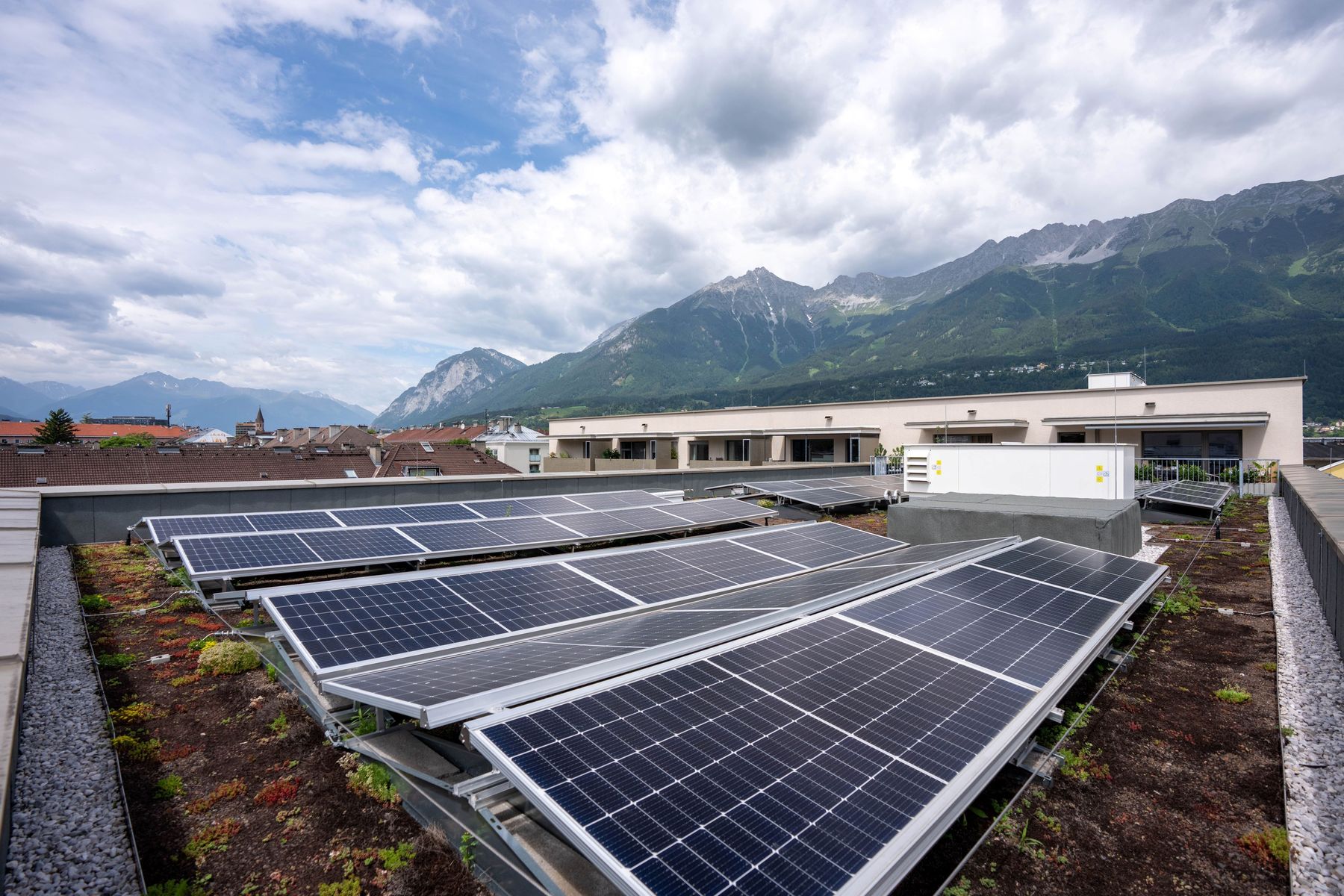 Foto 4 Photovoltaik-Neue-Heimat-Tirol c-Energieagentur-Tirol-punkt-agency-4.jpg
