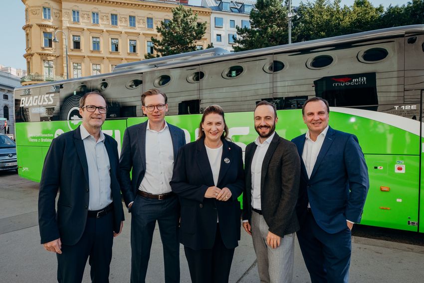 Gruppenfoto E-Bus Wien C .jpg