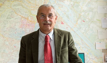 "Es war mir einfach ein Anliegen, etwas zu gründen, das absolut notwendig ist und
das es bisher nicht gegeben hat." - Immobilienverwalter Georg Slawik gründete 1997 den Verein immo-humana. © spendeninfo.at / Thomas Kronberger "Es war mir einfach ein Anliegen, etwas zu gründen, das absolut notwendig ist und
das es bisher nicht gegeben hat." - Immobilienverwalter Georg Slawik gründete 1997 den Verein immo-humana. © spendeninfo.at / Thomas Kronberger