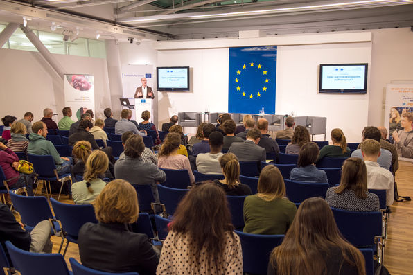 Rund 60 Personen kamen am 13. November 2017 zur Podiumsdiskussion ins Haus der Europäischen Union.