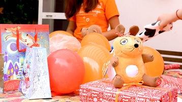 "Weihnachtsengel" packen Geschenke für Kinder und Jugendliche aus russischen und ukrainischen Kinderheimen.
