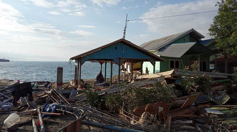 Zerstörte Küste in Indonesien