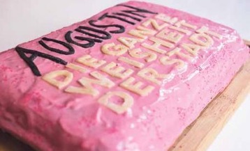 Torte mit dem Sogan "Augustin. Die ganze Weisheit der Stadt". Torte mit dem Sogan "Augustin. Die ganze Weisheit der Stadt".