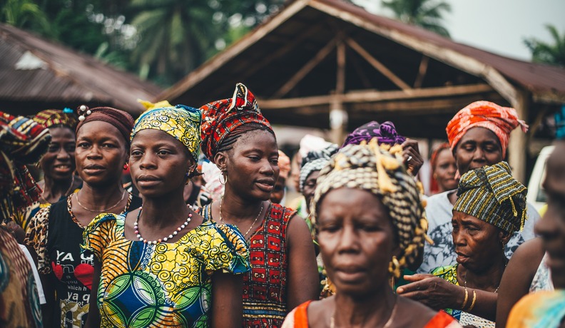 Eine Gruppe Frauen mit traditionell afrikanischer Kleidung. Eine Gruppe Frauen mit traditionell afrikanischer Kleidung.