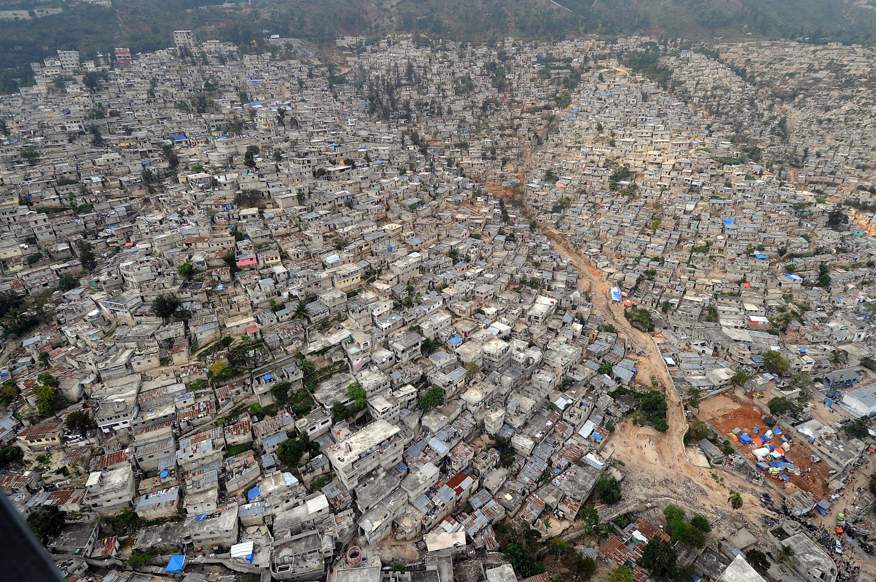 The city of Port-au-Prince, Haiti, is shown March 16, 2010 100316-N-HX866-021.jpg