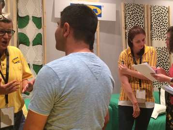 Ikea unterstützte kürzlich die Caritas Flüchtlingshilfe mit einer teils zweckgebundenen Spende von 500.000 Euro, zudem kooperiert der Möbelgigant mit Refugeeswork.at. In den sieben Einrichtungshäusern in Österreich werden hauptsächlich Mitarbeiter*innen in der Logistik, im Verkauf und in der Gastronomie gesucht. © spendeninfo.at / Hannah Hauptmann Ikea unterstützte kürzlich die Caritas Flüchtlingshilfe mit einer teils zweckgebundenen Spende von 500.000 Euro, zudem kooperiert der Möbelgigant mit Refugeeswork.at. In den sieben Einrichtungshäusern in Österreich werden hauptsächlich Mitarbeiter*innen in der Logistik, im Verkauf und in der Gastronomie gesucht. © spendeninfo.at / Hannah Hauptmann